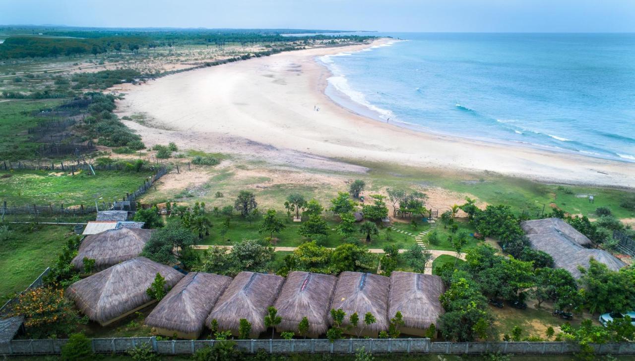 Blue Waters Hotel Arugam Bay Exterior photo